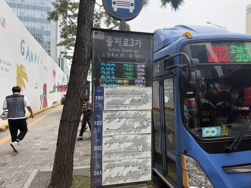 乙支路3街周辺からソウル駅方面へ向かう市内バスの案内