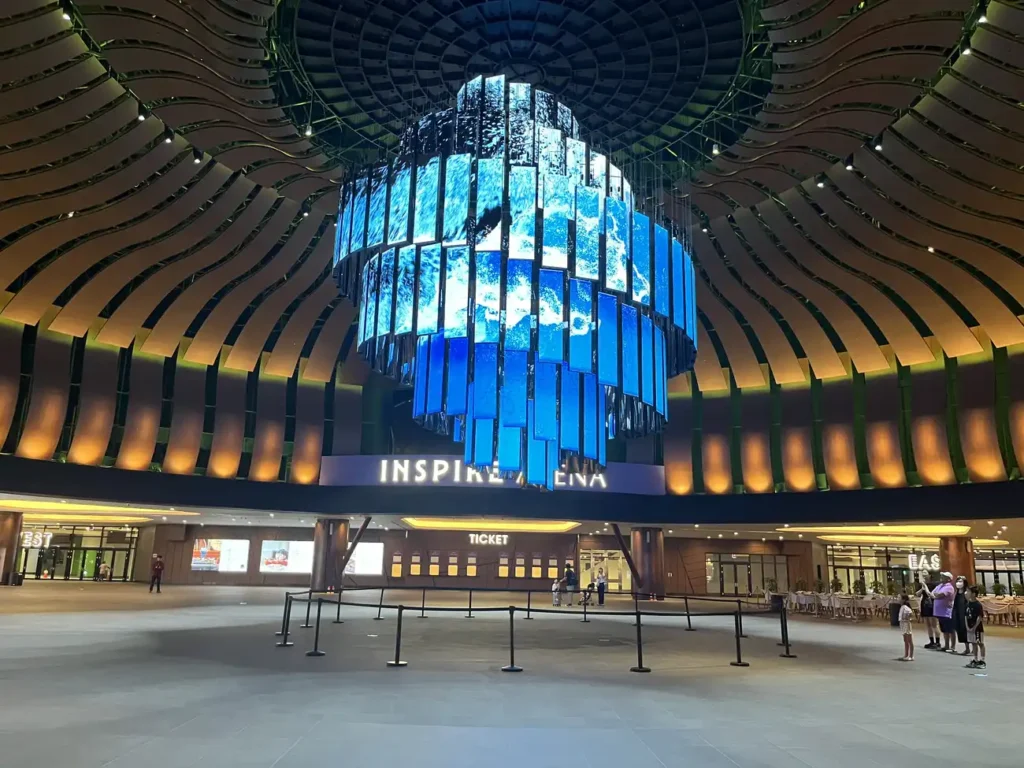 仁川インスパイアアリーナの入口と大型LEDディスプレイ