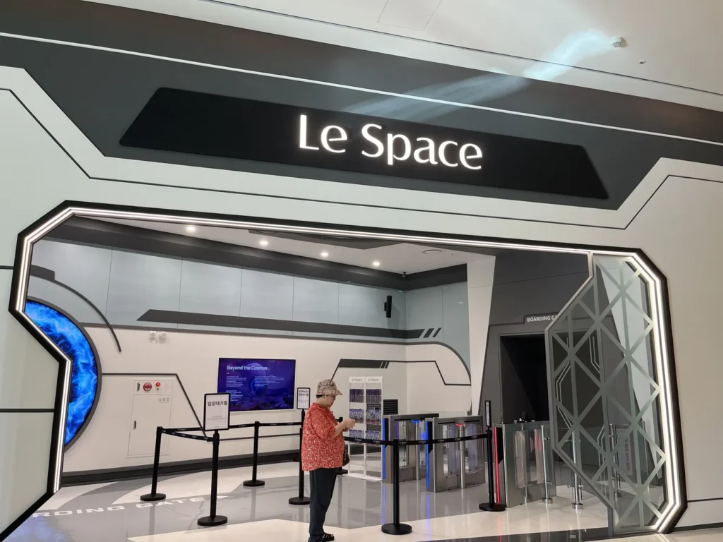 韓国・仁川インスパイアLe Spaceの宇宙船風入場ゲート
