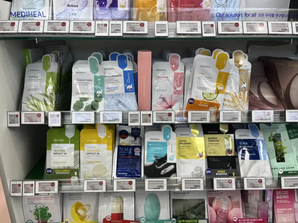 オリーブヤング仁川インスパイア店に並ぶMEDIHEALのシートマスク