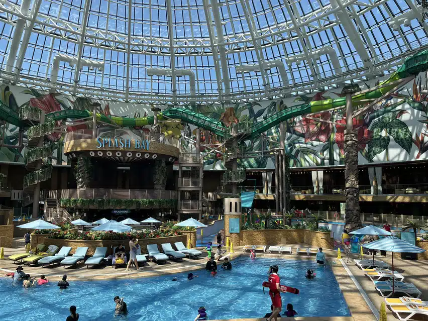 インスパイアのSplash Bayにある家族で楽しみやすい屋内プール
