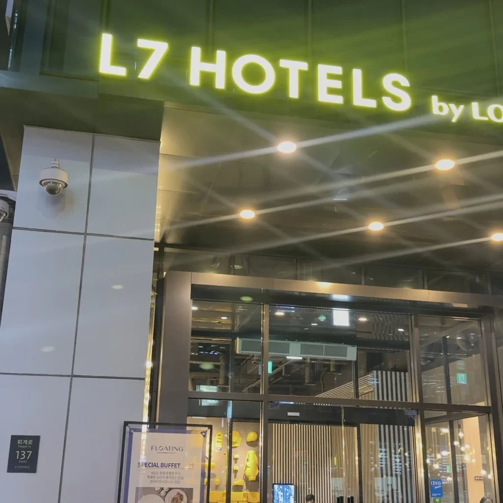 明洞駅近くにあるL7明洞バイロッテホテルのエントランス外観