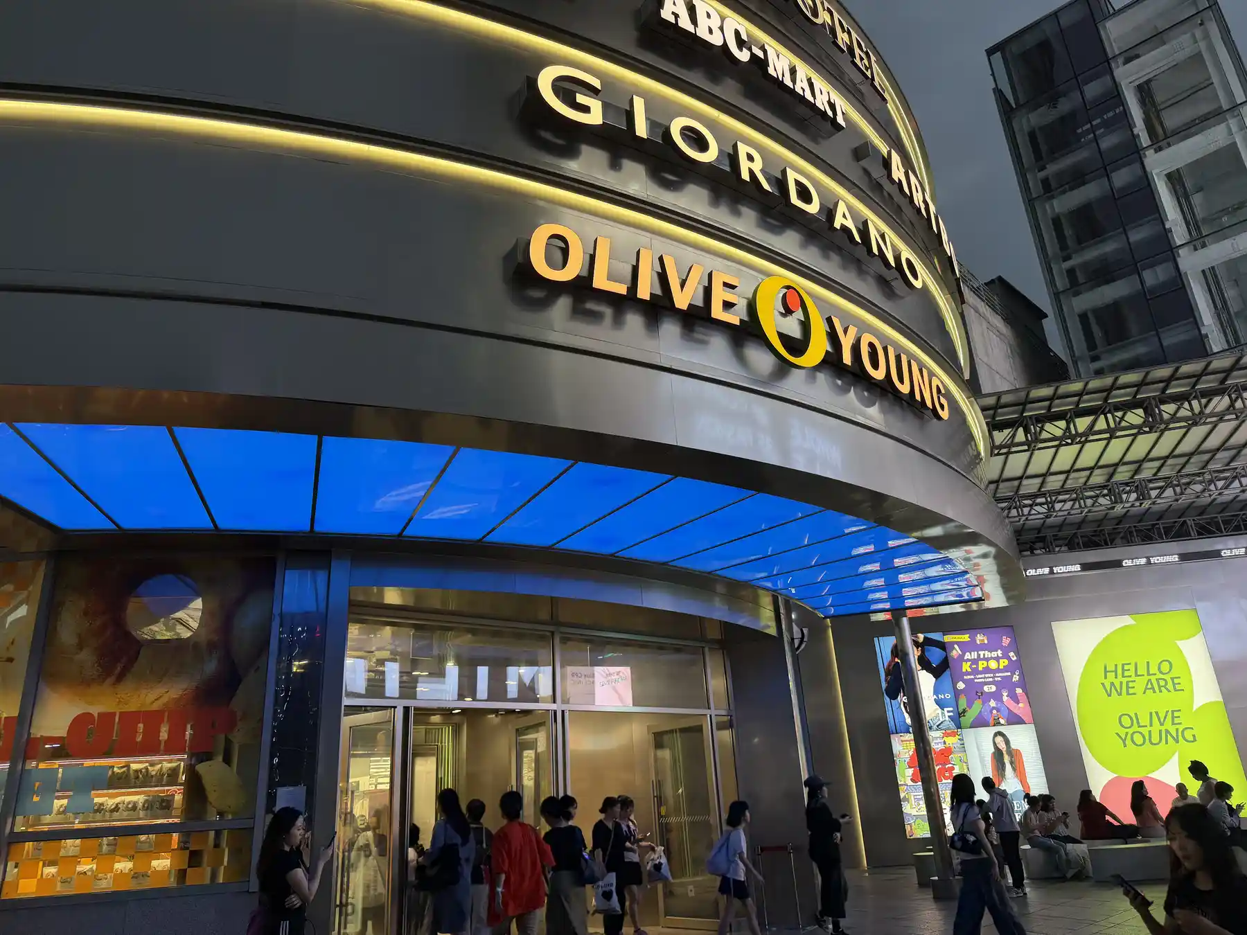 ソウル・明洞にあるオリーブヤングの店舗入口