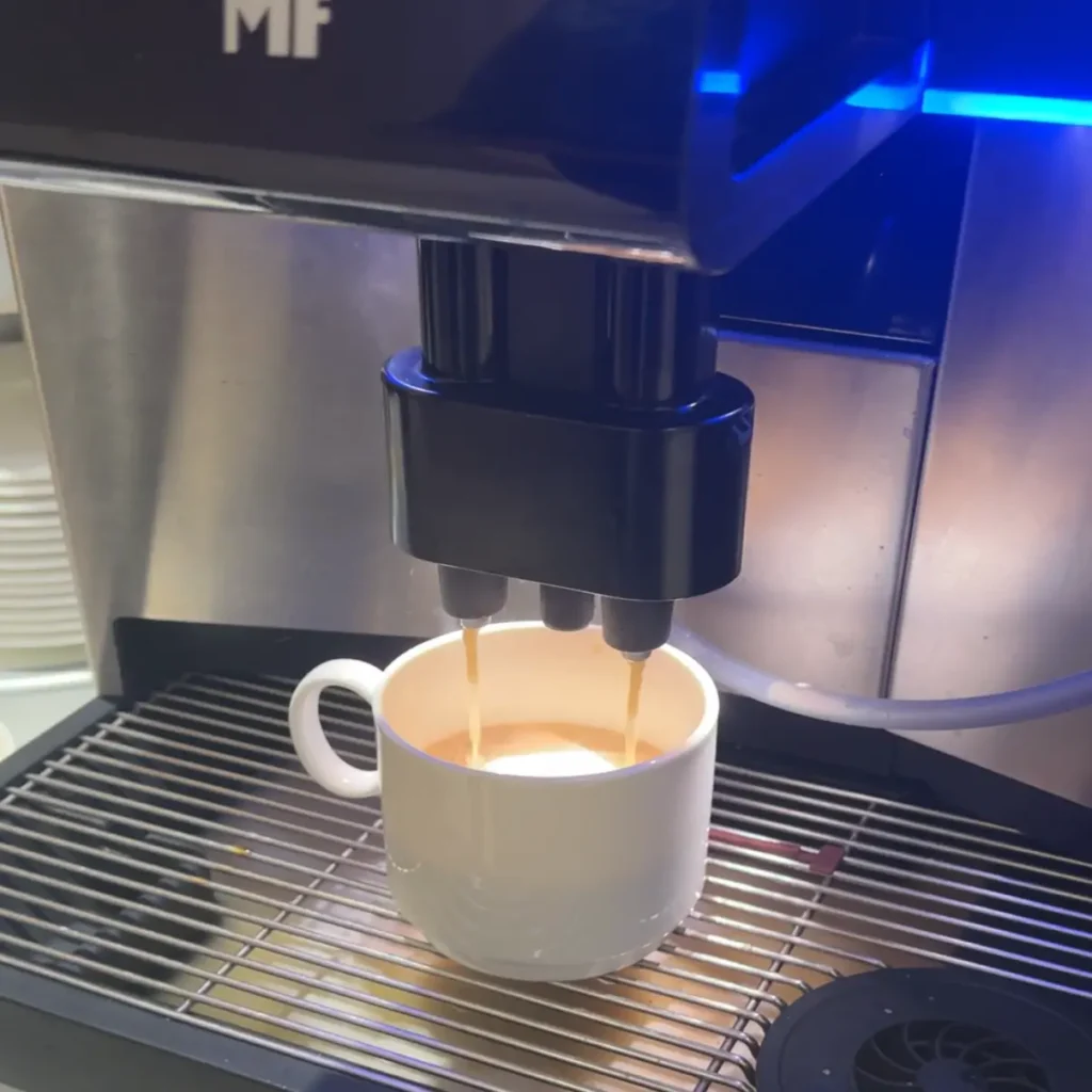 vocoソウル明洞の朝食会場に設置されたコーヒーマシン
