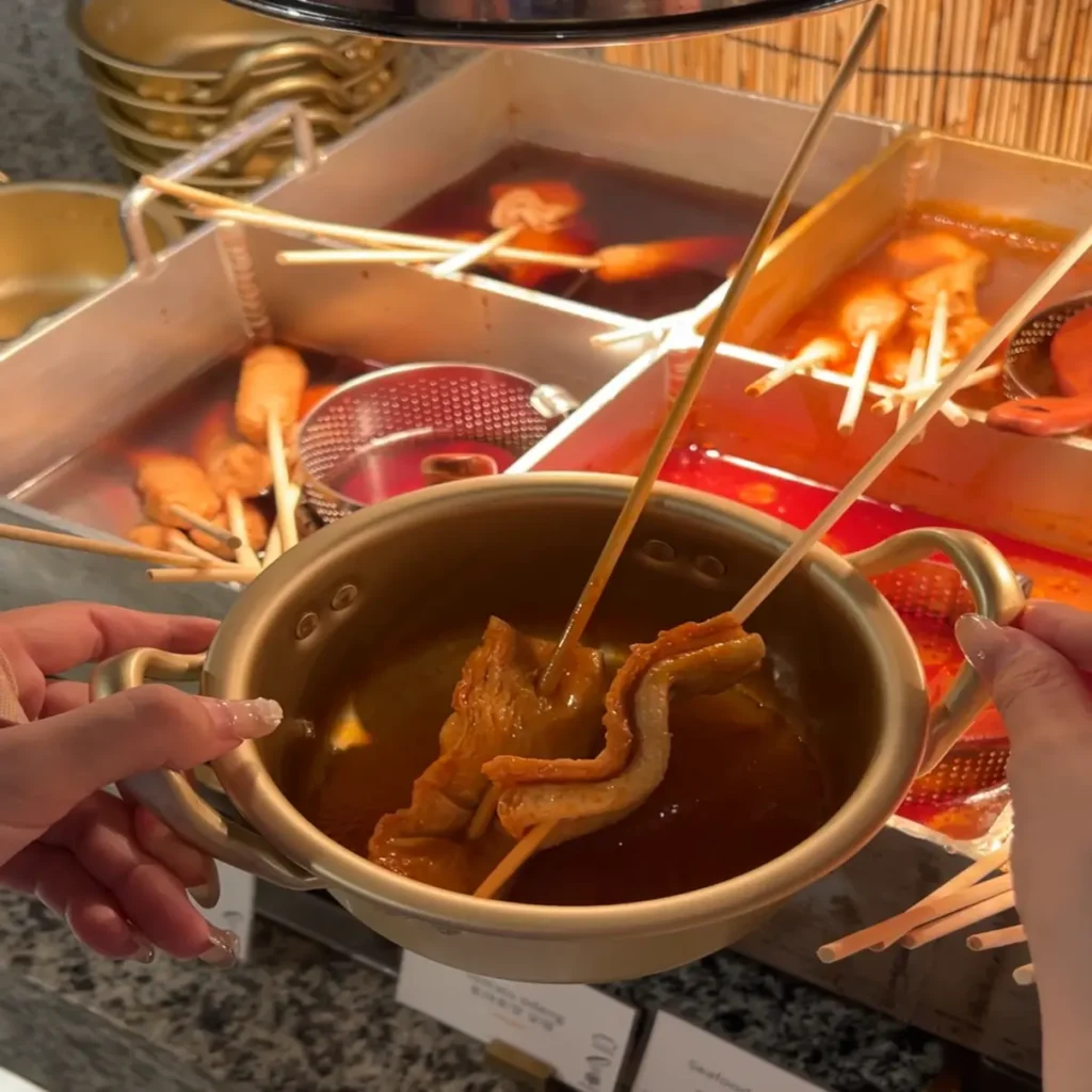 voco明洞のビュッフェで楽しめる韓国おでんの魚の練り物串
