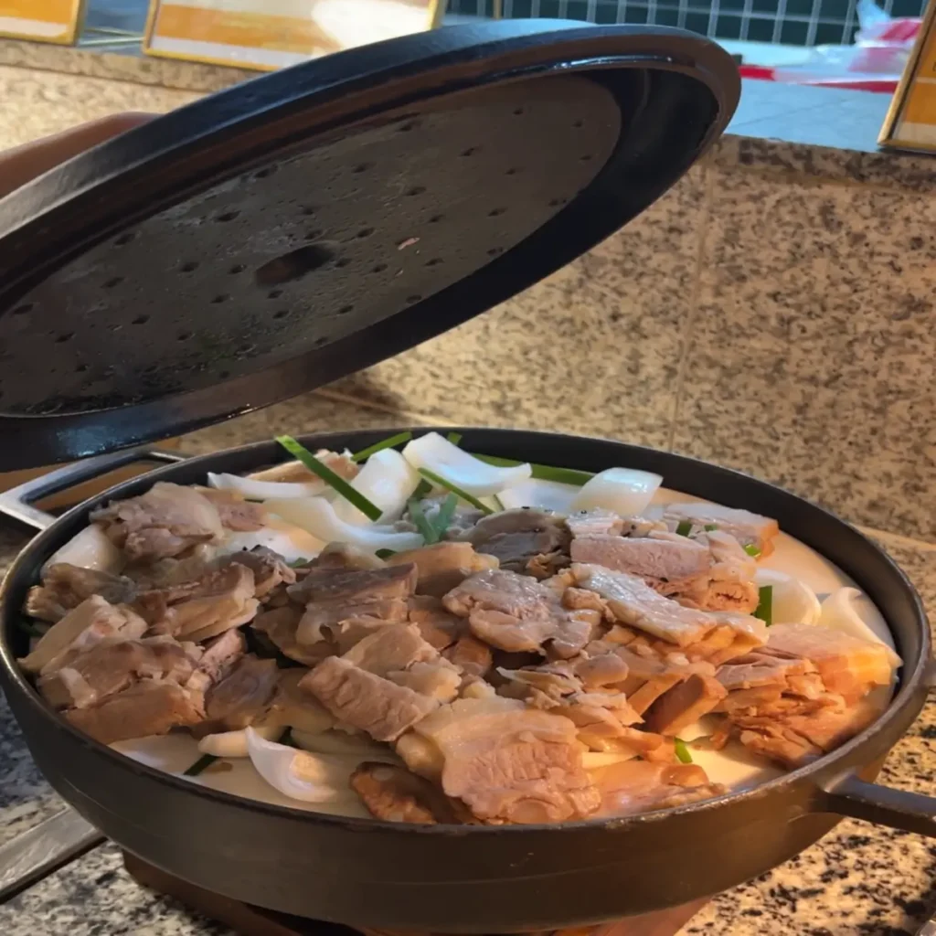 vocoソウル明洞のビュッフェで提供される韓国料理のスユク