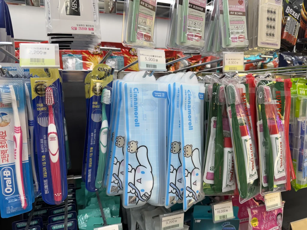 パラダイスシティCUで販売されている歯ブラシやトラベル用日用品