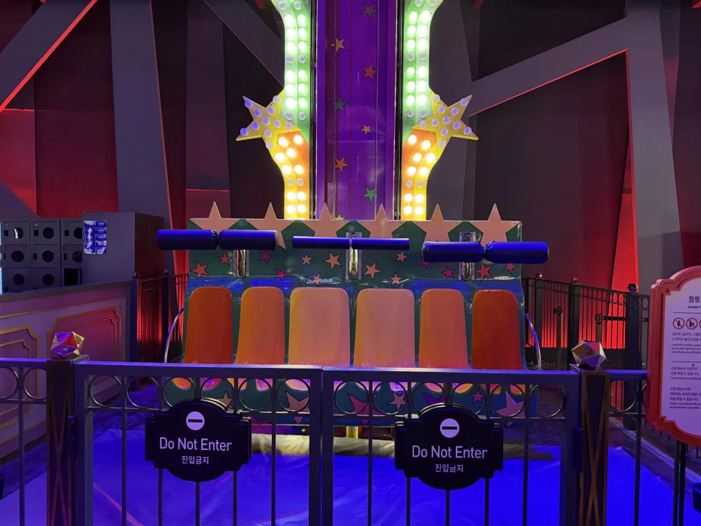 パラダイスシティ・ワンダーボックスのアトラクション「JUMPIN STAR」の座席