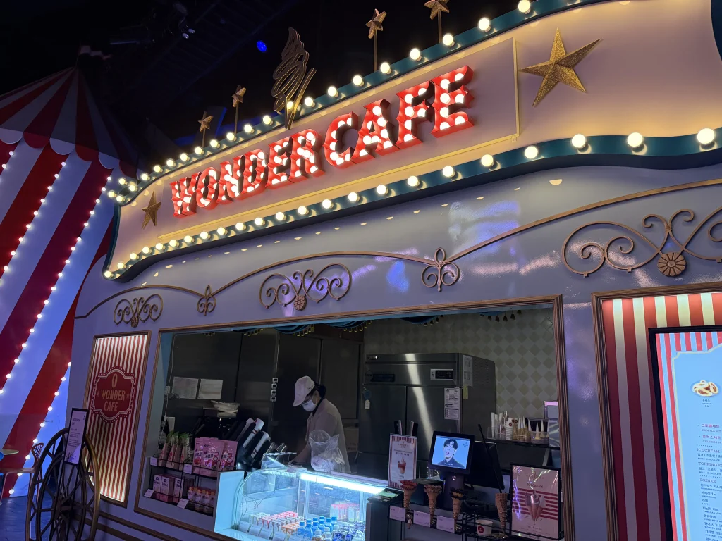 パラダイスシティ・ワンダーボックス館内にあるWONDER CAFEのカウンター