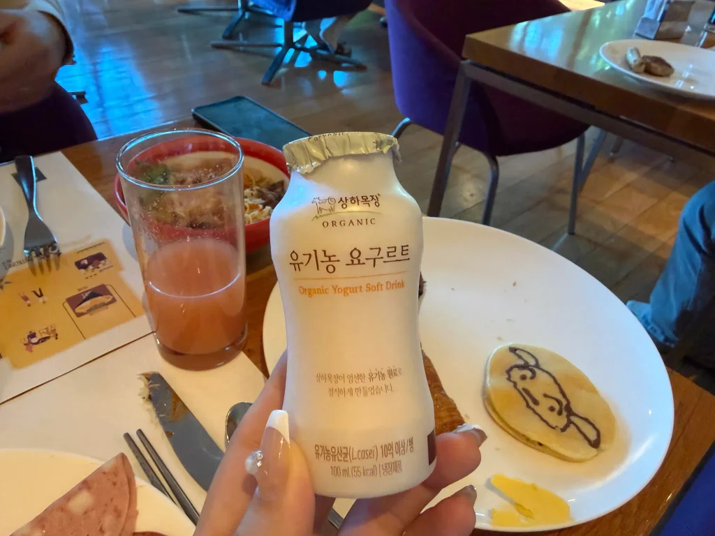 朝食でいただいたオーガニックヨーグルト飲料