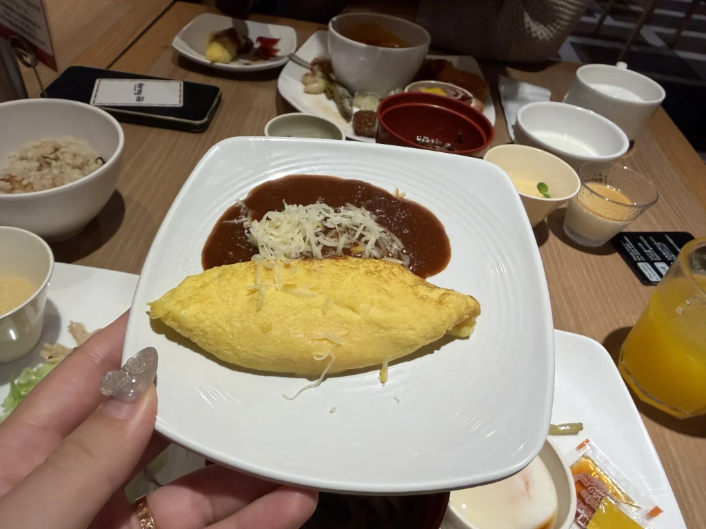 ドーミーインソウル江南の朝食で食べたデミグラスソースのオムレツ