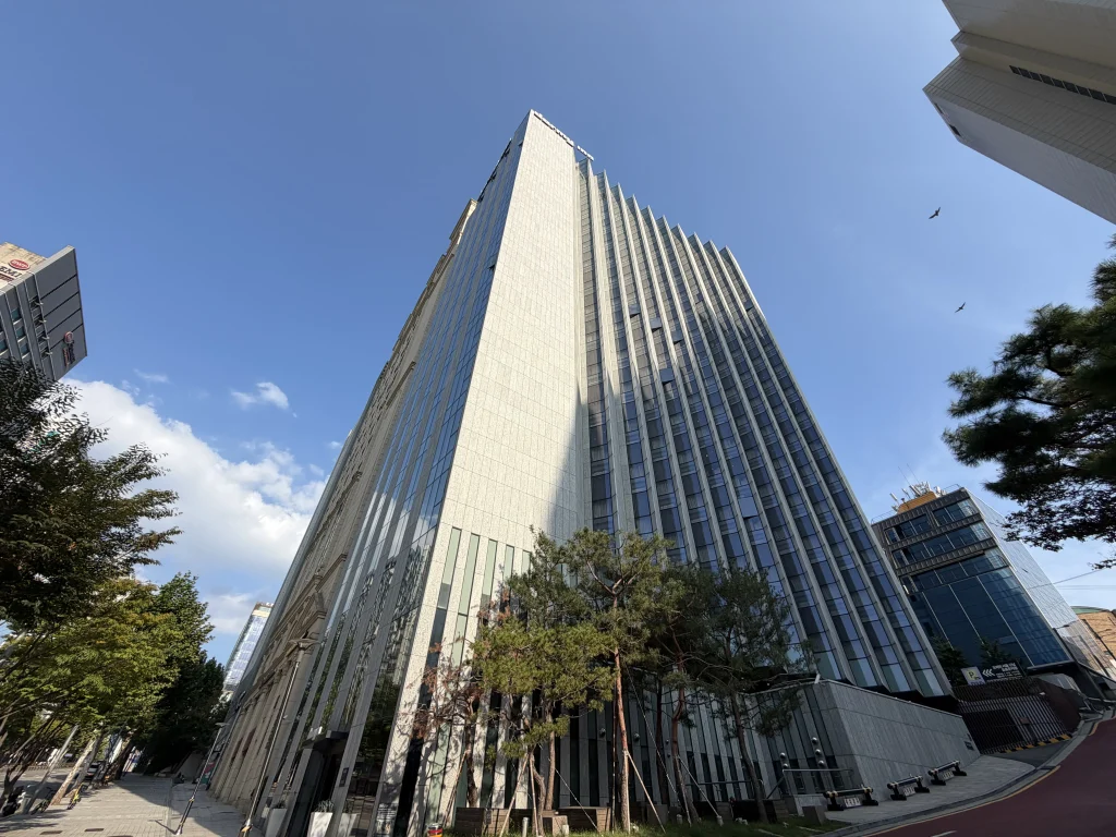 実際に宿泊したドーミーインソウル江南のホテル外観