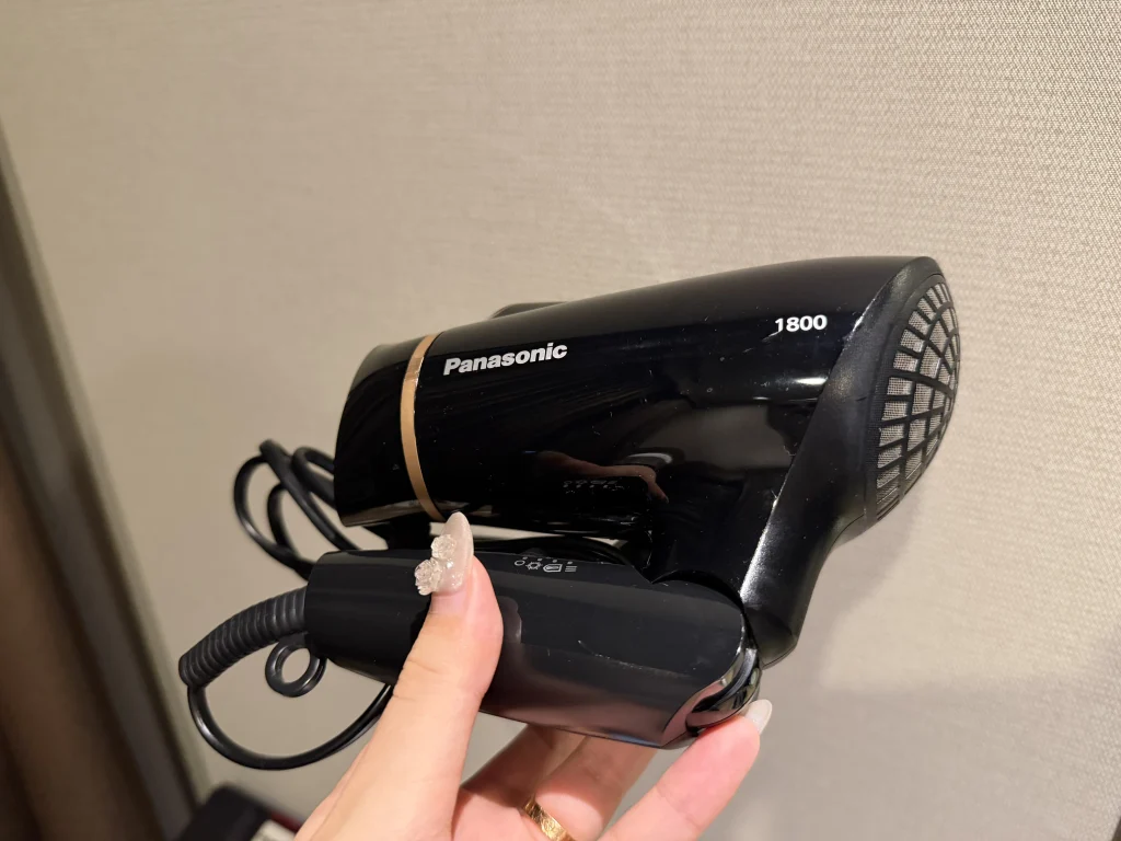 ドーミーインソウル江南の客室に備え付けられたドライヤー