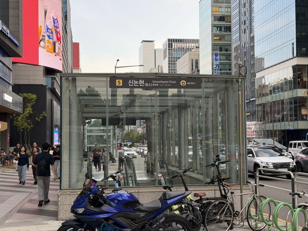 ドーミーインソウル江南に近い新論峴駅5番出口周辺